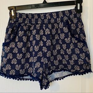 😎 Crochet Trim Shorts